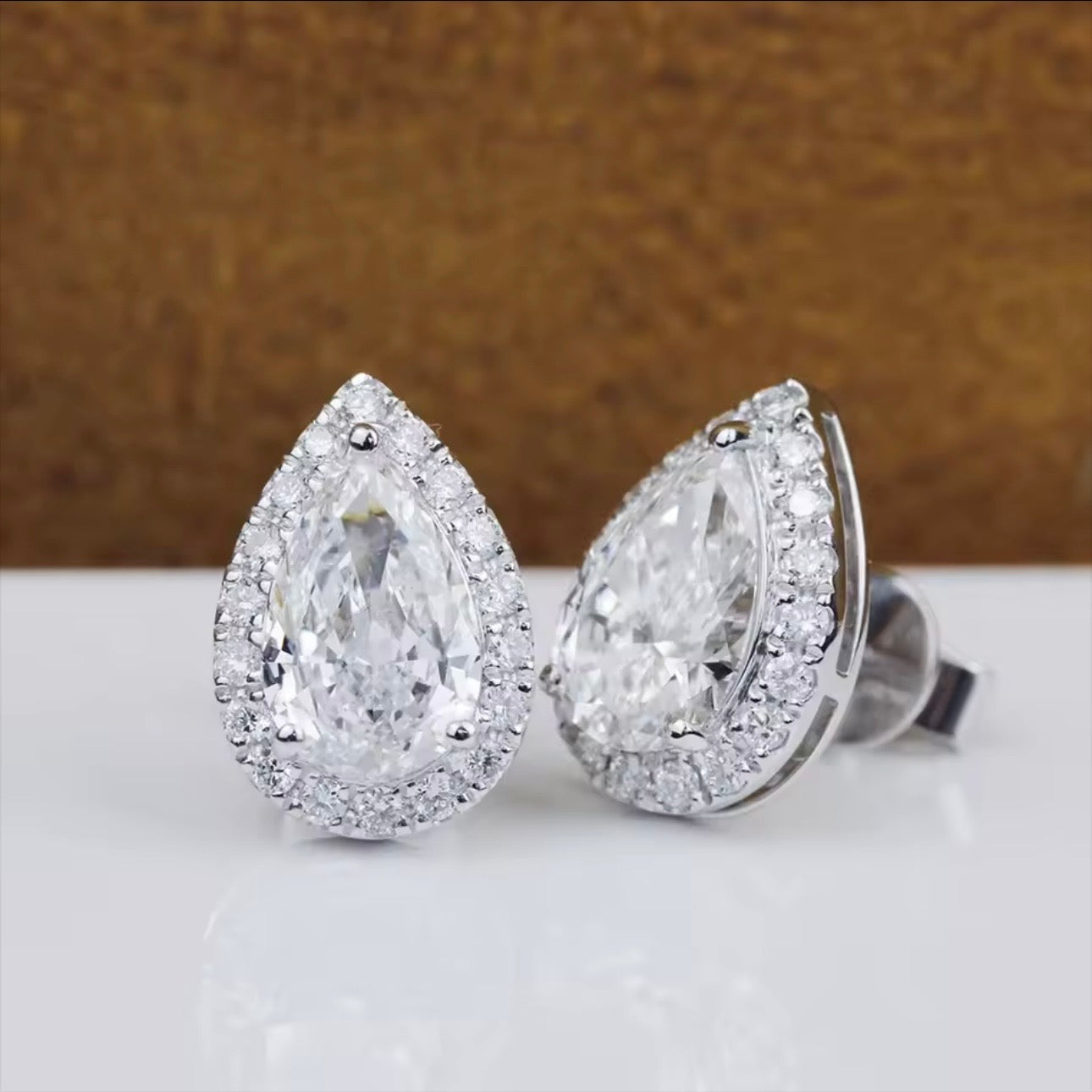 Aretes Halo Pear